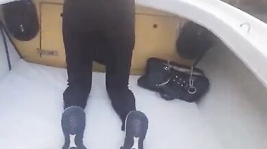 Mi fa vedere il culo in barca a Venezia