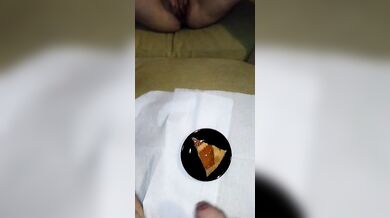 Il dolce è servito sborrata sulla torta