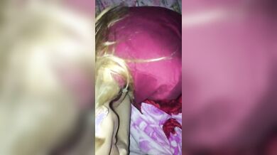 Bionda pompinara succhia il cazzo al suo uomo