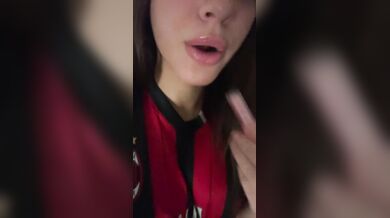 Rebecca milanista fica