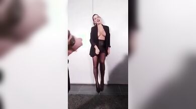 Porcone segati per la tua padrona e sborra