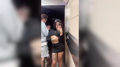 Ma che cazzo fai zoccola