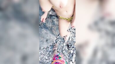 Valentina scopata in bikini al mare in spiaggia