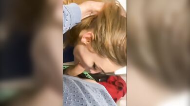 Brutto stronzo ti piace fartelo succhiare