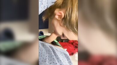 Brutto stronzo ti piace fartelo succhiare