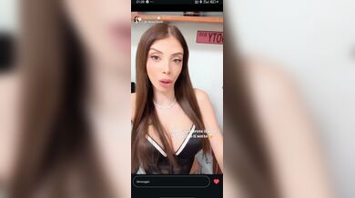 Alessia video tatuaggio alla fica OF