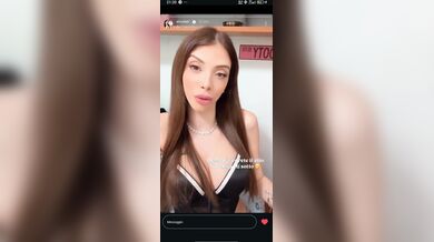 Alessia video tatuaggio alla fica OF