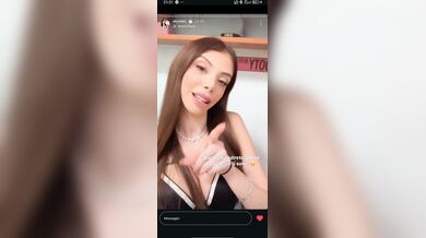 Alessia video tatuaggio alla fica OF