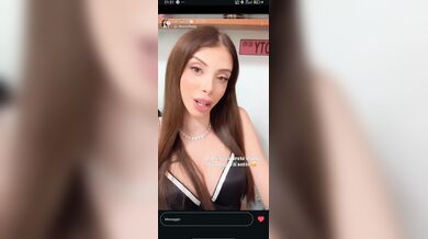 Alessia video tatuaggio alla fica OF