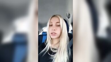 Diciottenne italiana spompina due amici