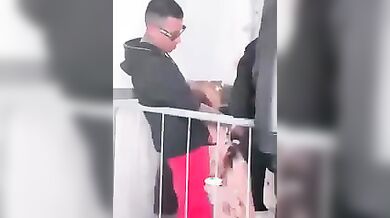 Michelle Comi famosa onlyfanser italiana fa un pompino in discoteca