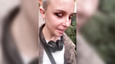 Senza mutandine per strada