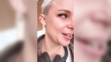 Senza mutandine per strada