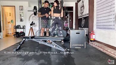 Scopata in palestra dal personal trainer tatuato