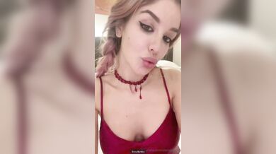 Elena Berlato sexy strip of