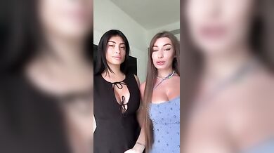 Siamo cugine è ovvio che siamo porche OF