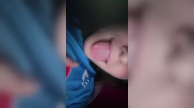 Studentessa napoletana si masturba