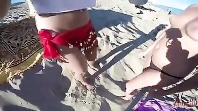 Alice scopata da nero in spiaggia