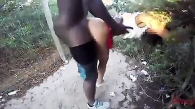 Alice scopata da nero in spiaggia