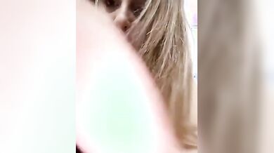 Napoletanna con gross tette naturali si masturba