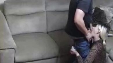 Pompino escort con cliente senza preservativo