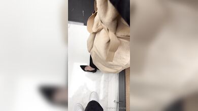 Dora Lotti video porno pompino e scopata a pecorina OF