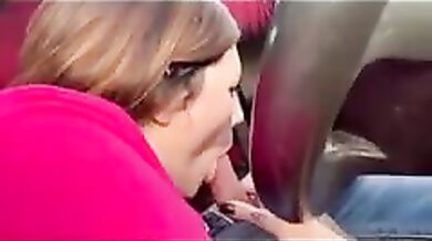 Guido e passano le macchine e lei mi sta facendo un pompino