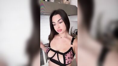 Mi sono chiesta ci sono 2 cesse che fanno i calippi tour e se lo facessi anche io?