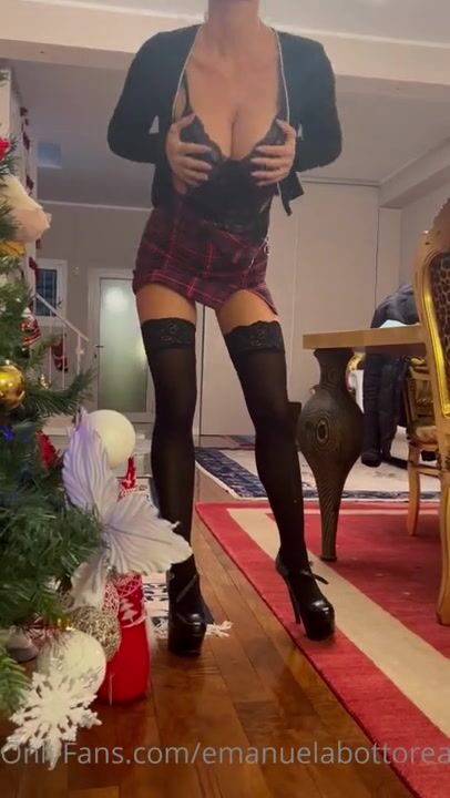 Emanuela Botto spogliarello di Natale OF