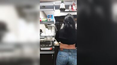 Barista sarda tettona le mostra