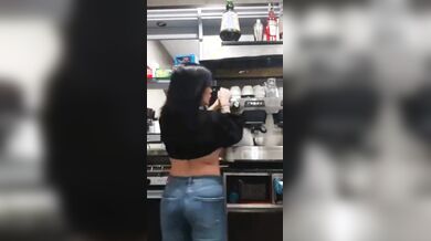 Barista sarda tettona le mostra