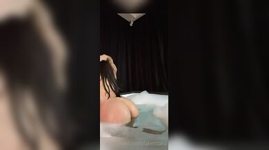 AleMonz ditalino nella vasca