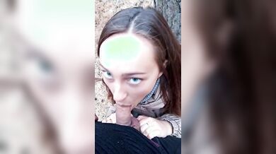 Pompino all'aperto fidanzata con occhaiali