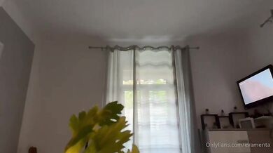 Eva Menta a tette nude in cucina OF