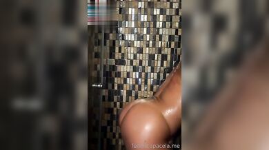 Federica Pacela tettona of in doccia