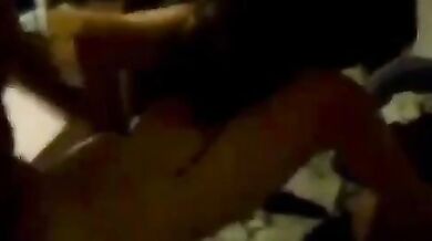 Mamma che inculata, che culo sfondato ha tua moglie cazzo