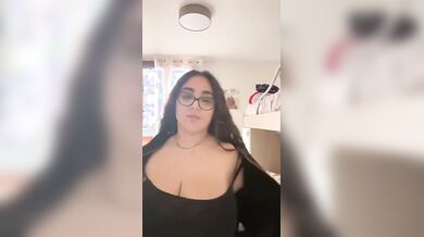 Tettone fidanzata cicciottella