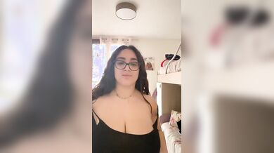 Tettone fidanzata cicciottella