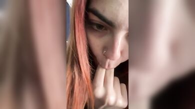 Carola la succhia cazzi