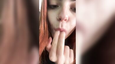 Carola la succhia cazzi