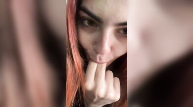 Carola la succhia cazzi