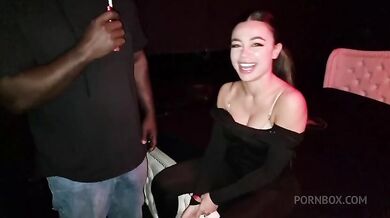 Martina BBC spompina due cazzi neri