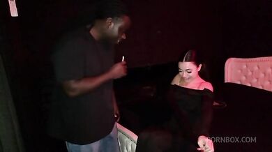 Martina BBC spompina due cazzi neri