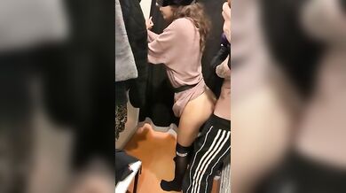 Coppia italiana fa sesso in camerino e si riprende