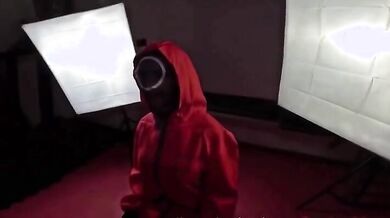 Il gioco del calamaro - Perde e si fa rompere il culo