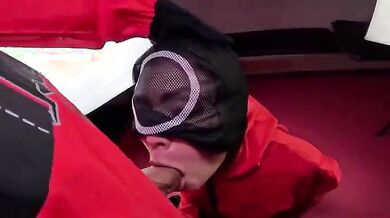 Il gioco del calamaro - Perde e si fa rompere il culo