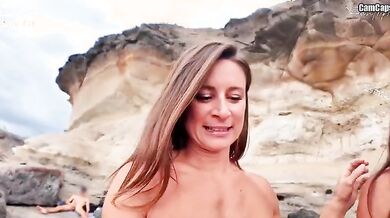 Onlyfanser italiane lesbicano in spiaggia e aiutano guardone a sborrare