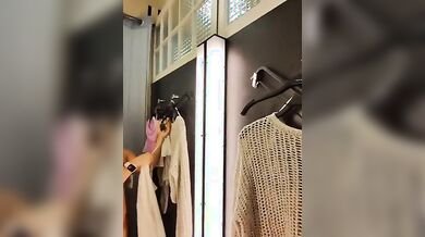 Esibizionista italiana in camerino OF