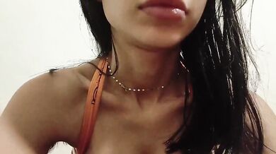 Italiana con due belle tettone in live