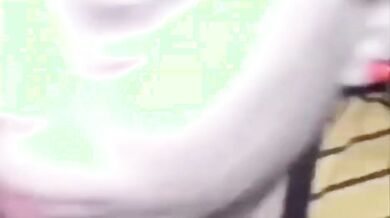 Pompino amatoriale fidanzata occhialuta che la riceve sulla faccia